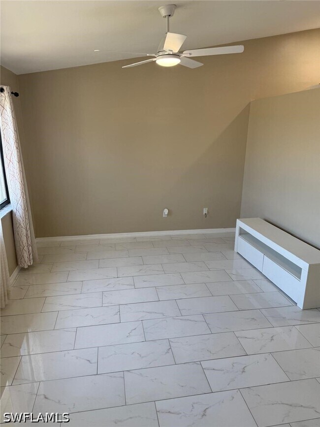 Foto del edificio - 1325 SW 28th St