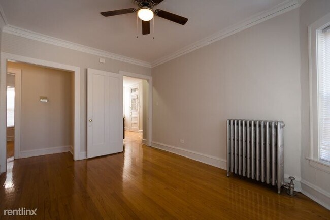 Foto del edificio - 2247 W Eastwood Ave