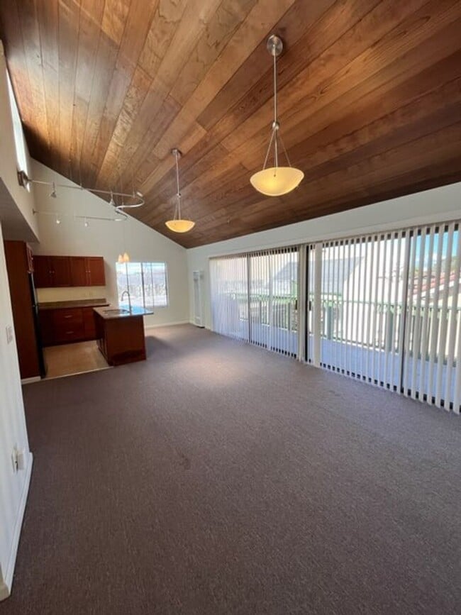 Building Photo - CM550L