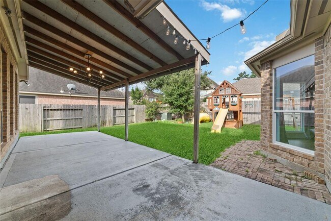 Foto del edificio - 16019 Maplewick Dr