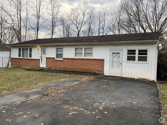 Building Photo - 132 Mayflower Rd