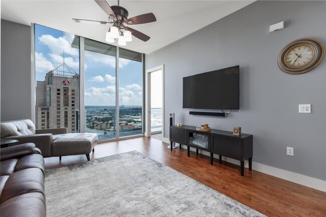 Foto del edificio - 610 E Market St