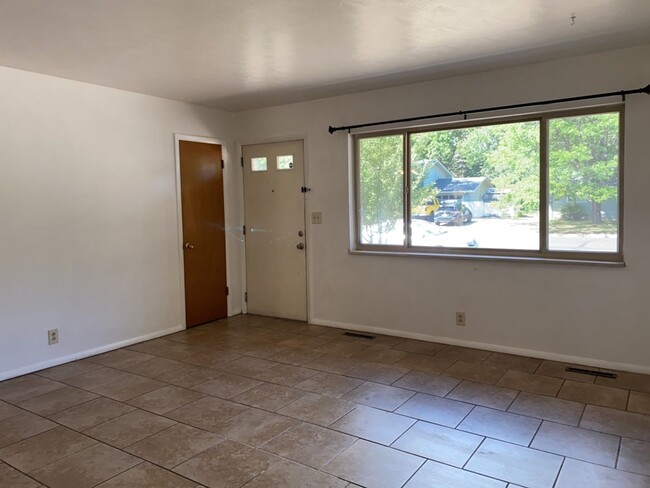 Building Photo - STUDENTS WELCOME! Sprawling Ranch Home w/ Large Fenced Yard