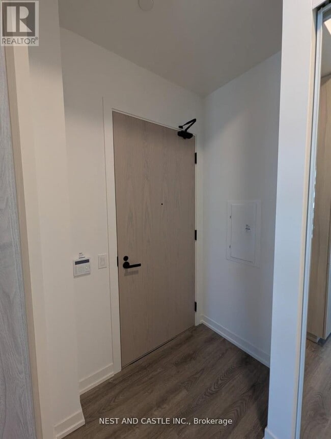 Photo du bâtiment - 8 Interchange Wy