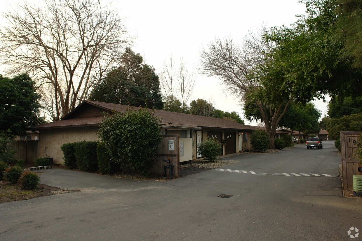 Building Photo - 194 E Shasta Ave