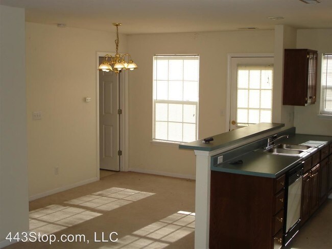 Building Photo - 4518 Waterloo Dr