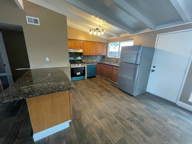 Building Photo - $3250 -- Charming, Centrally Located Singl...