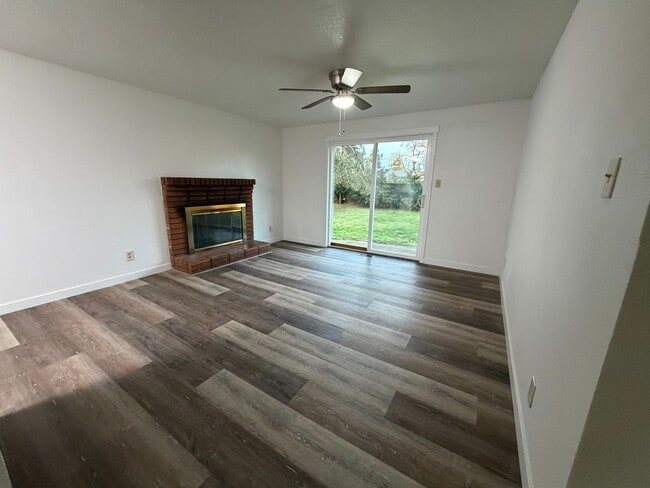 Building Photo - 3 Bedroom 1 Bath single story home