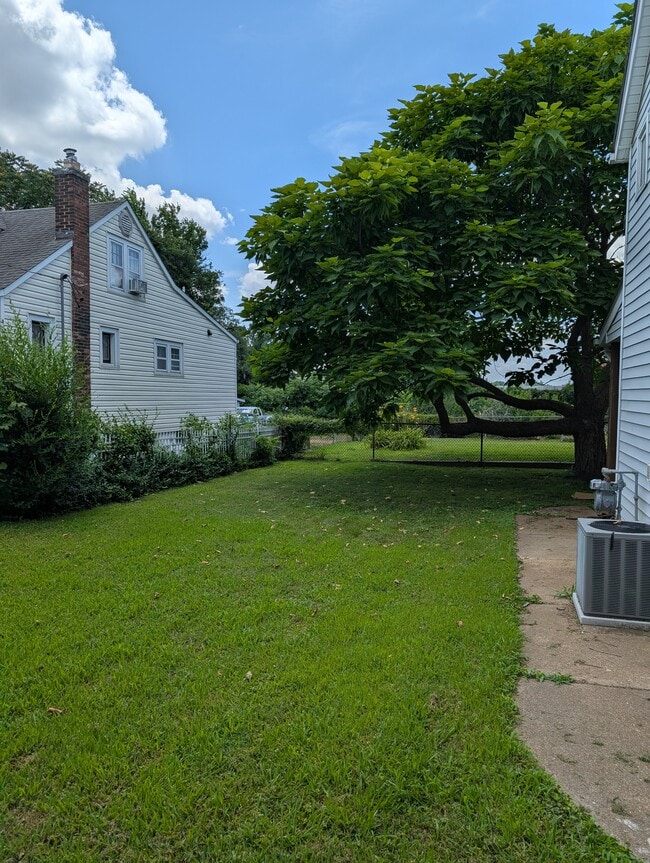 Yard - 6318 W Park Ave