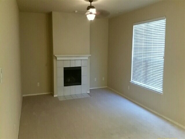 Foto del edificio - 8956 Silent Brook Lane