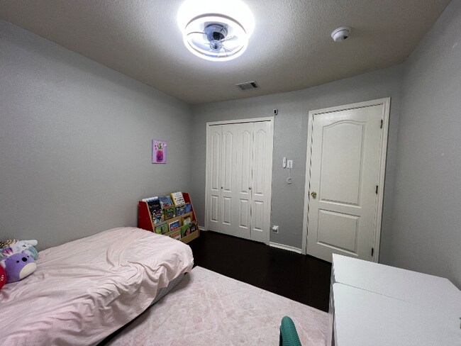 Foto del edificio - 6111 Wood Bayou