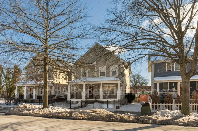 Photo - 2421 Franklin St NE House