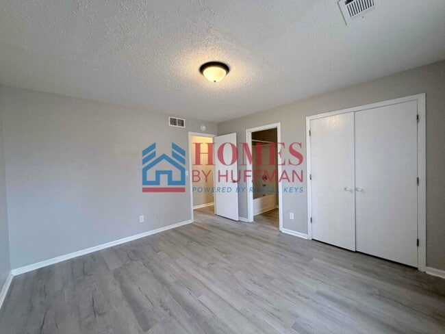 Foto del edificio - Three Bedroom House | Remodeled & Move in Ready