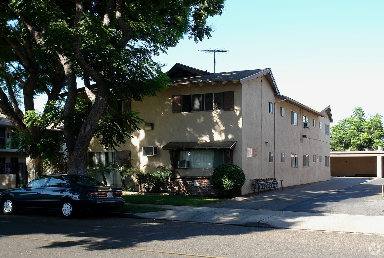 Building Photo - 2143 S Mallul Dr