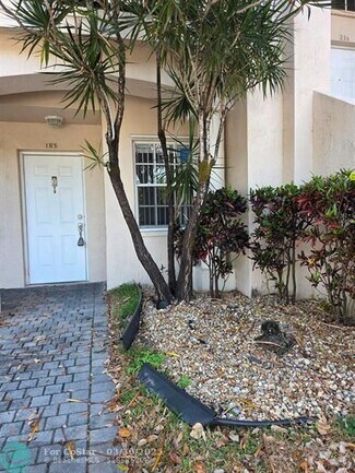 Building Photo - 5610 NW 114th Pl