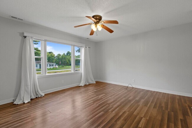 Foto del edificio - 2080 Dawson Cabin Rd