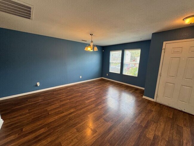 Foto del edificio - Over 2800 square feet!