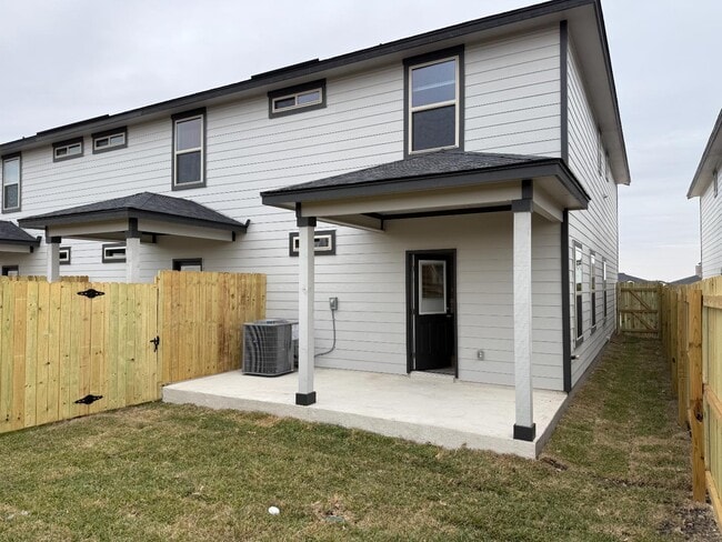 Building Photo - 8315 V. Pisa