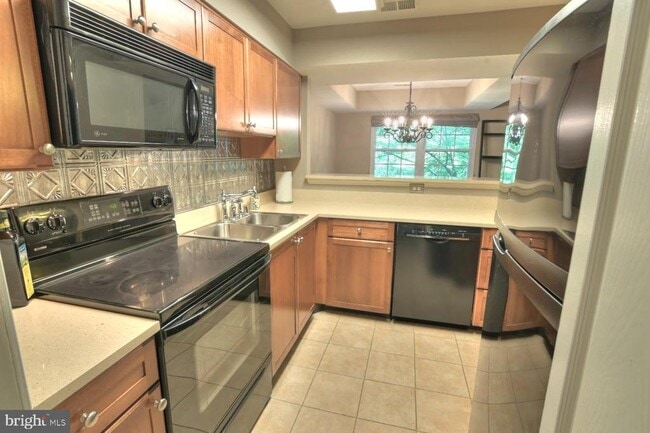 Building Photo - 5704 Chapman Mill Dr