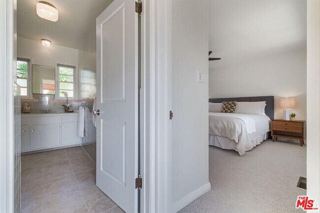 Building Photo - 100 E Kenneth Rd