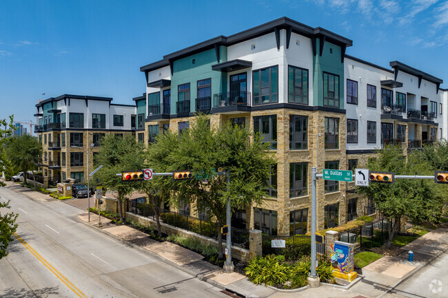 Building Photo - Ashton on West Dallas