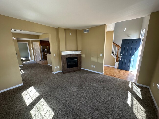 Living - 615 Casper Dr