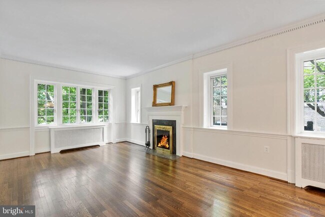 Foto del edificio - 2428 Tracy Pl NW