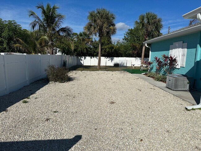 Foto del edificio - "3-Bed home with Granite Touch’s in Port Charlotte!"