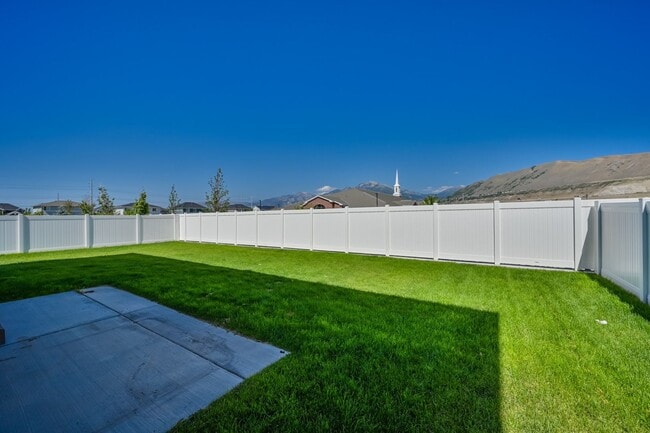 Building Photo - Beautiful Spacious Home in Bluffdale!