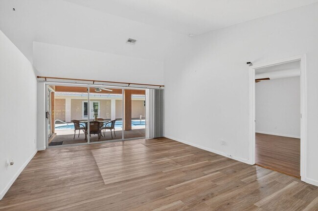 Foto del edificio - 590 6th St NE