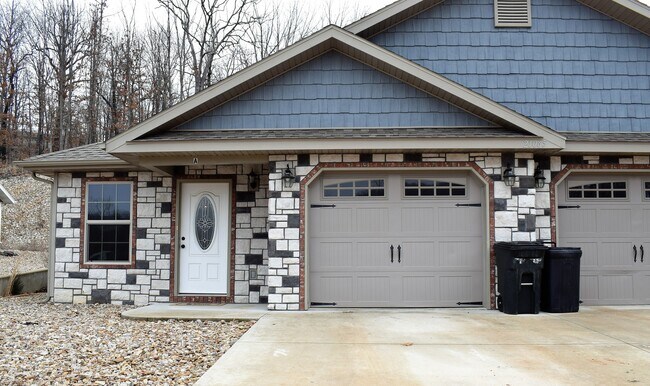 Building Photo - Modern Comfort Meets Prime Location – Stylish 2 Bed/2 Bath Duplex in St. Robert!