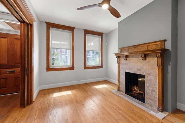 Foto del edificio - 445 Newton Pl NW