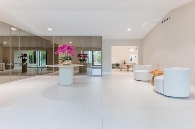 Foto del edificio - 7300 SW 77th Ave