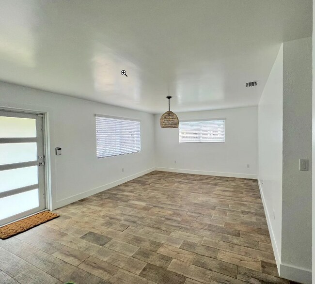 Building Photo - 7114 SW 63rd Ave
