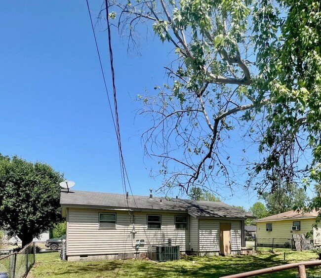 Building Photo - 6403 Dove Ln