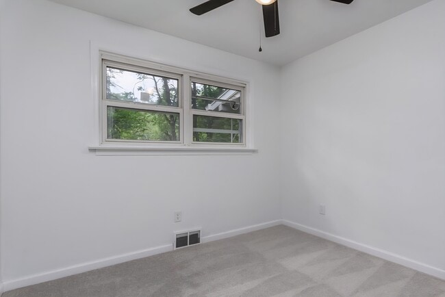 Building Photo - 1129 Pleasant Rd