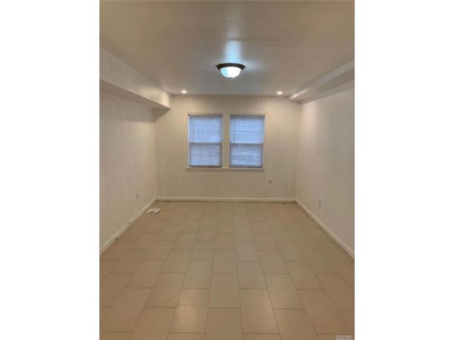 Foto del edificio - 57-17-57226 226th St