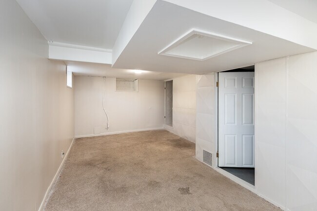 Building Photo - 6012 Raytown Rd