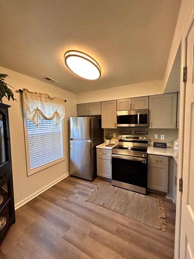 Foto del edificio - 1208 Fords Pointe Cir