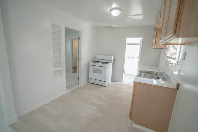 Foto del edificio - Cozy 1-Bedroom Single-Story Duplex Home in Newhall