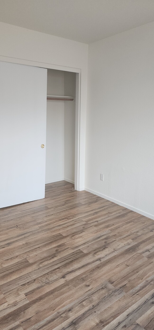 LAMINATE FLOORING ALL BEDROOMS - 3441 Pastori Valley Ct