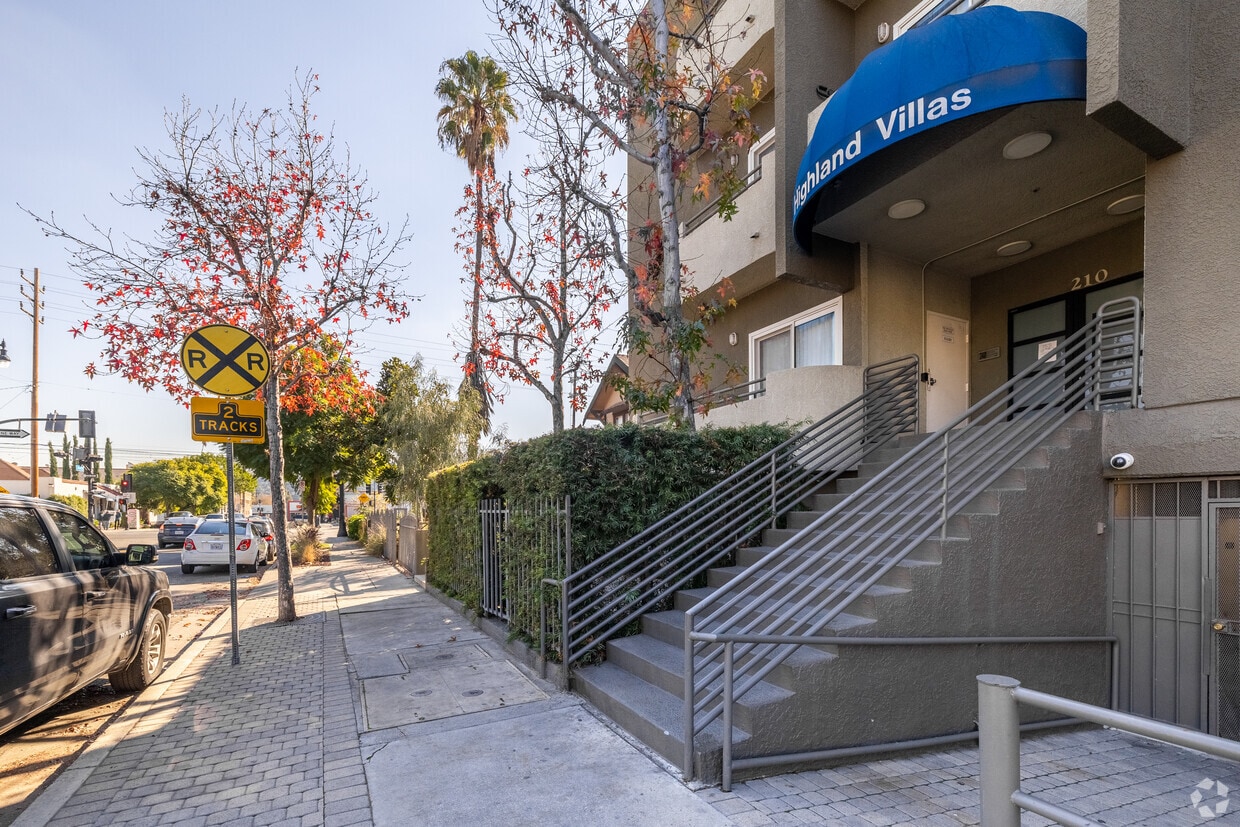 Primary Photo - Highland Villa Apartments