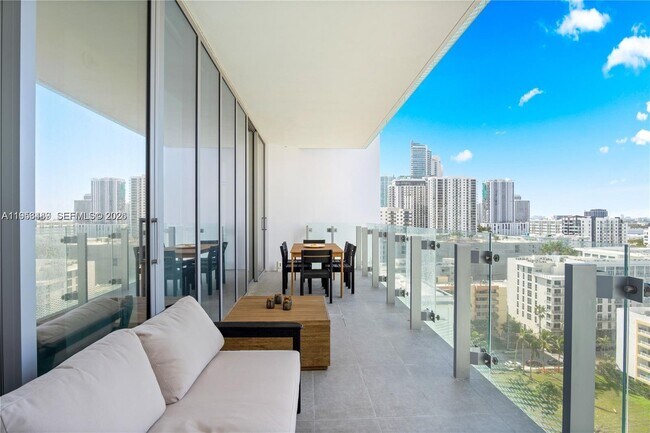 Foto del edificio - 700 NE 26th Terrace