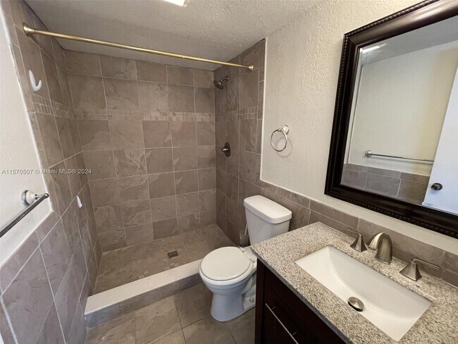 Foto del edificio - 2642 Riverside Dr