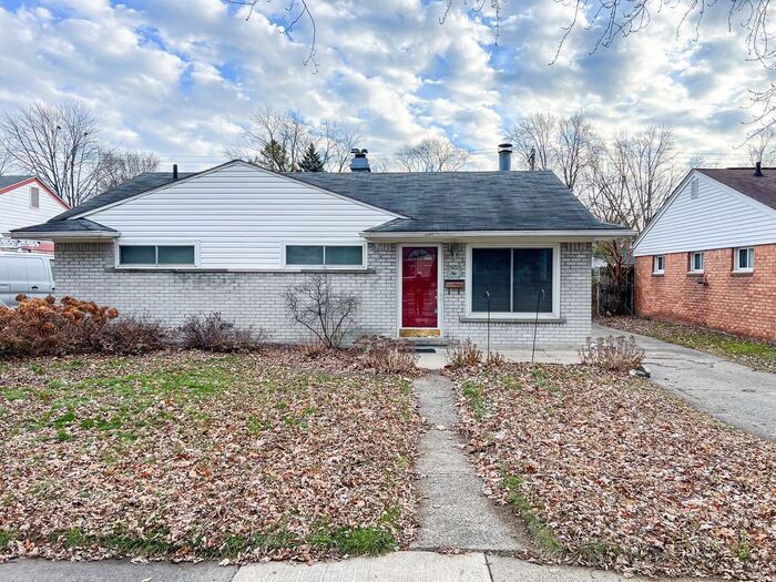 Primary Photo - Refreshed Charm: Inviting 3BR/1BA Home in ...