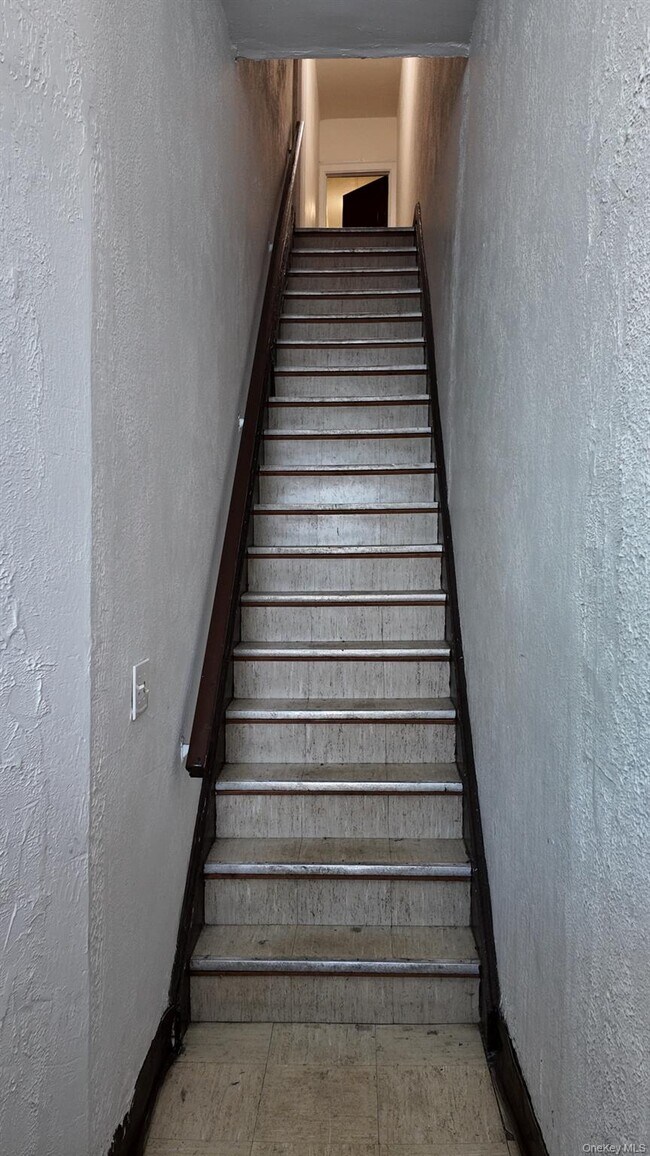 Building Photo - 810 Jericho Tpke