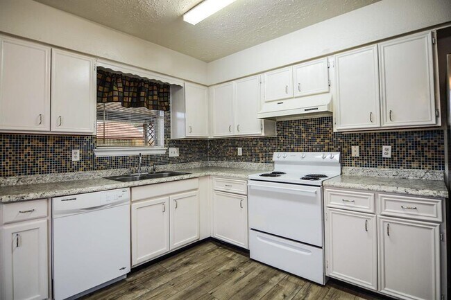 Building Photo - 4534 Towergate Dr