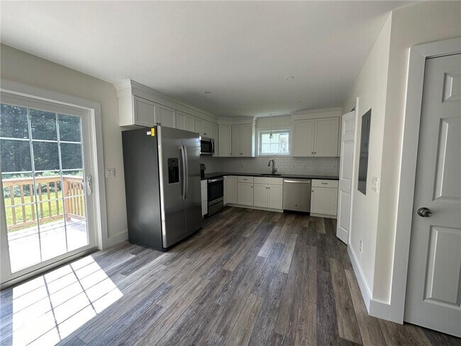 Building Photo - 39 Batterson Ave