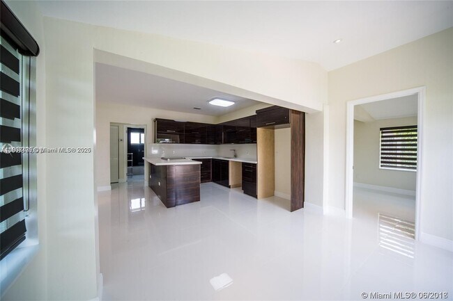 Foto del edificio - 1748 NE 180th St