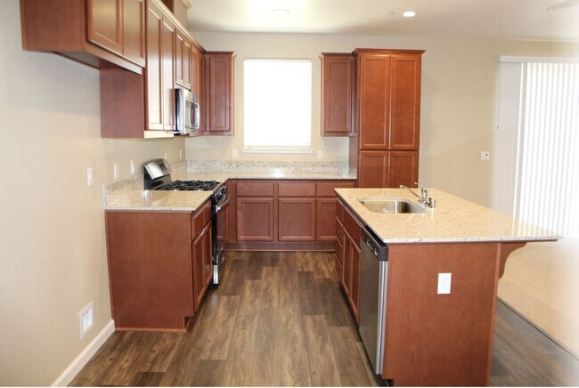 Building Photo - 717 Suzanne Dr